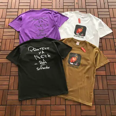 SUPREME T-Shirt