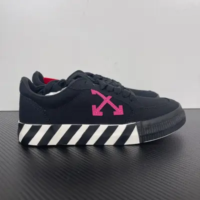 OFF-WHITE