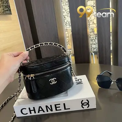 CHANEL | Item ID: 00700