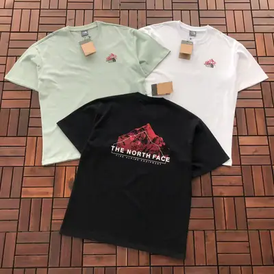 THE NORTH FACE T-Shirt