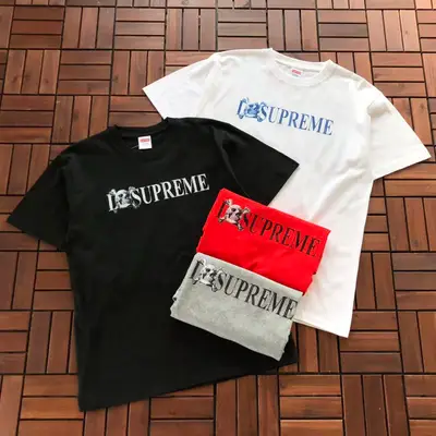SUPREME T-Shirt