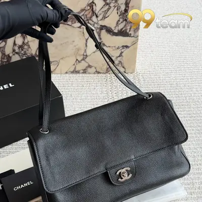 CHANEL | Item ID: 01890