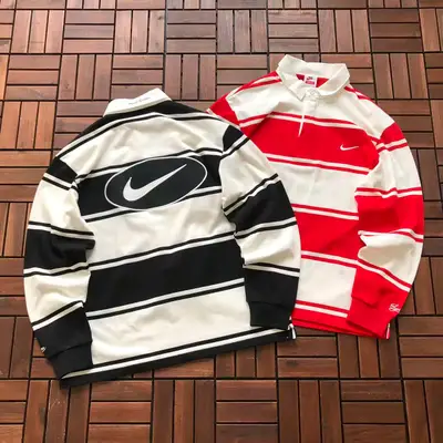 NIKE Sweater