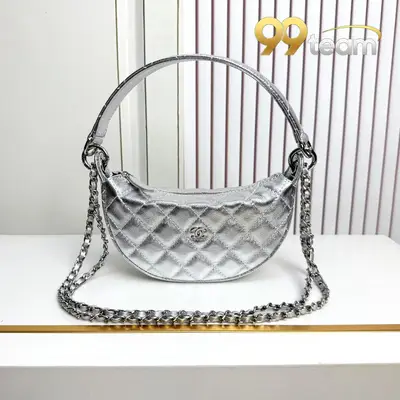CHANEL | Item ID: 01879