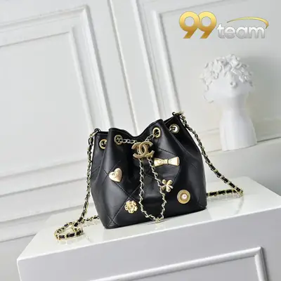 CHANEL | Item ID: 02081