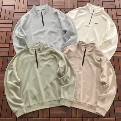 NIKE Sweater