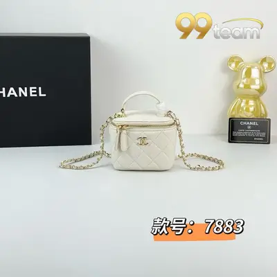 CHANEL | Item ID: 01097