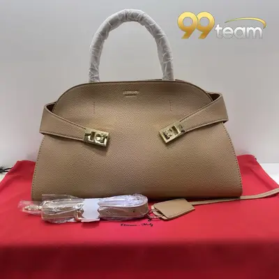 FERRAGAMO | Item ID: 22125