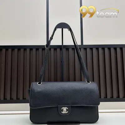 CHANEL | Item ID: 02111