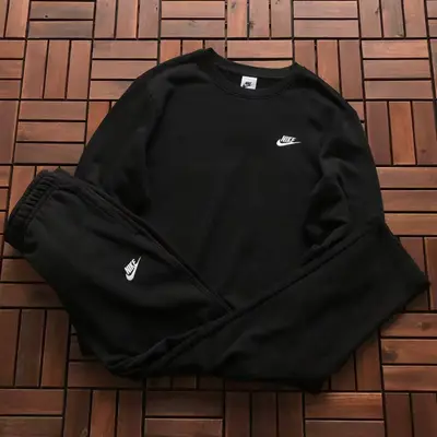 NIKE Sweater