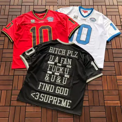 SUPREME T-Shirt