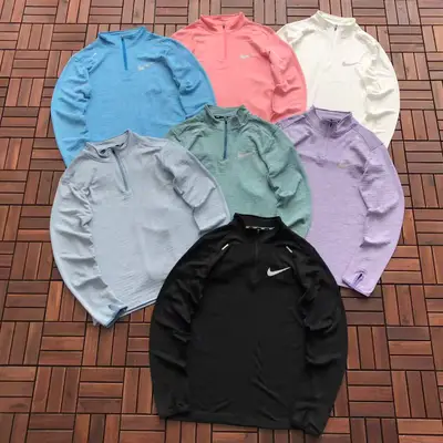 NIKE Sweater