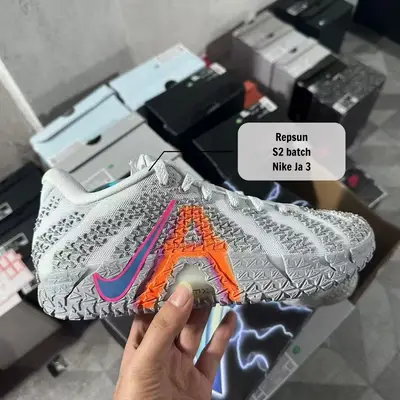 NIKE