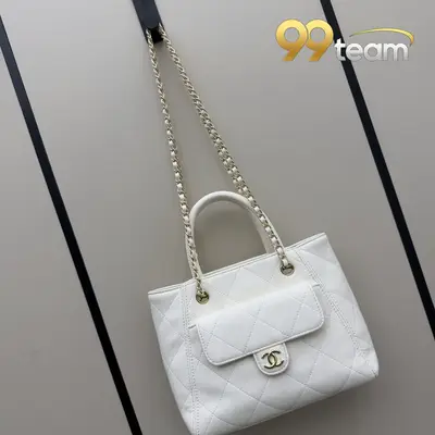 CHANEL | Item ID: 01989