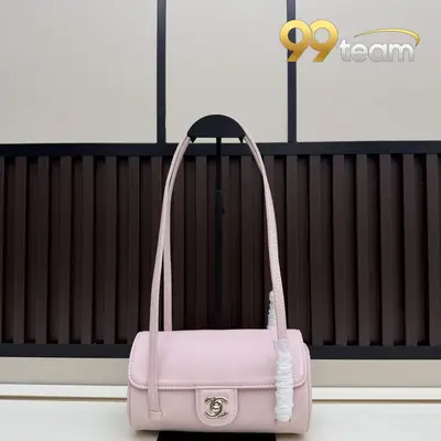 CHANEL | Item ID: 02018
