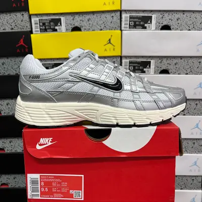 NIKE
