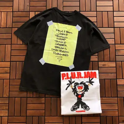PLEASURES T-Shirt