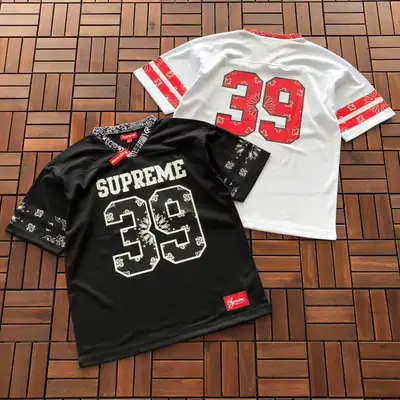 SUPREME T-Shirt