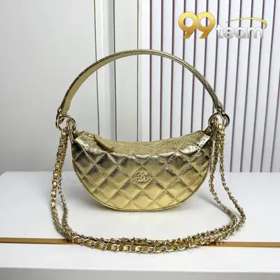 CHANEL | Item ID: 01880