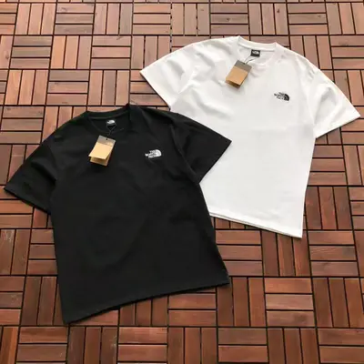 THE NORTH FACE T-Shirt