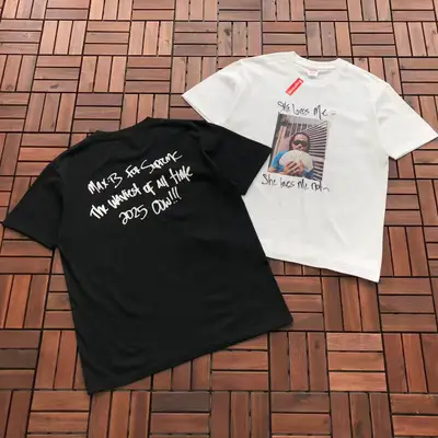SUPREME T-Shirt