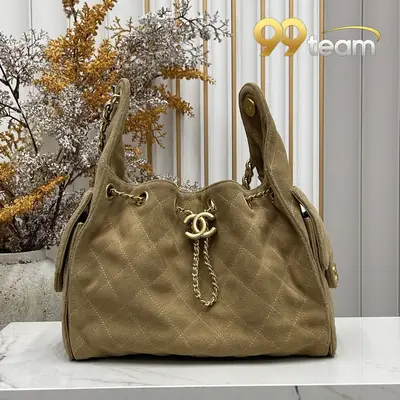 CHANEL | Item ID: 02330