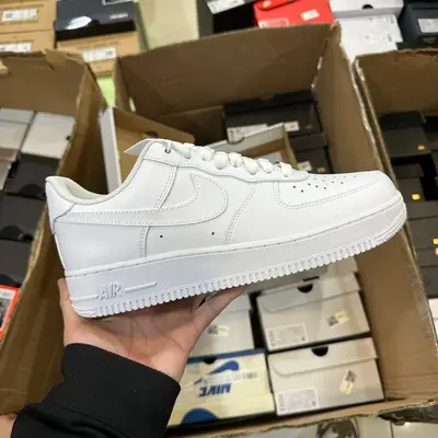 NIKE