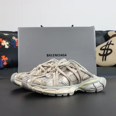 BALENCIAGA