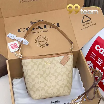 COACH | Item ID: 05245