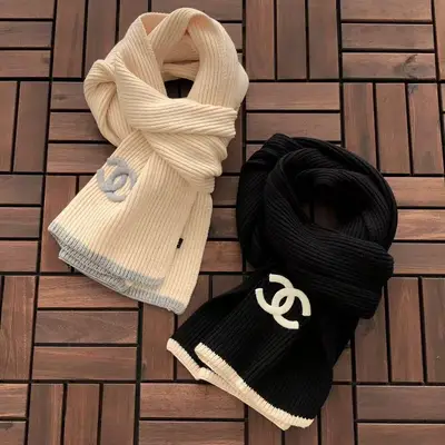 CHANEL Schal