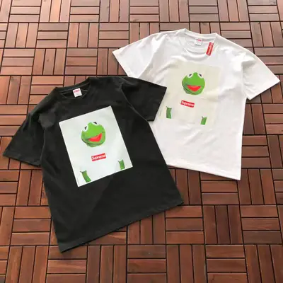 SUPREME T-Shirt
