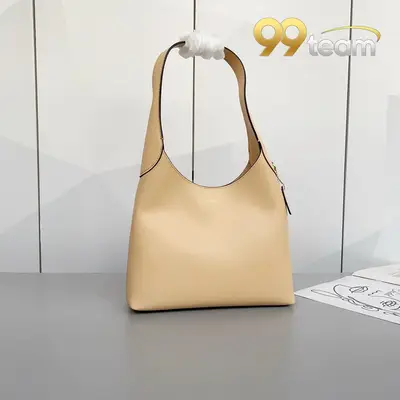 COACH | Item ID: 04824