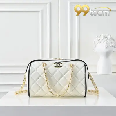 CHANEL | Item ID: 02670