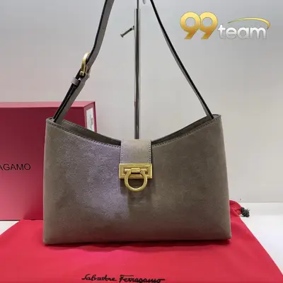 FERRAGAMO | Item ID: 22153