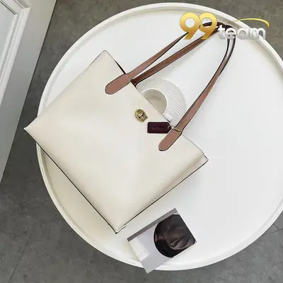 COACH | Item ID: 04733