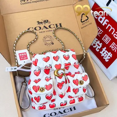 COACH | Item ID: 04705