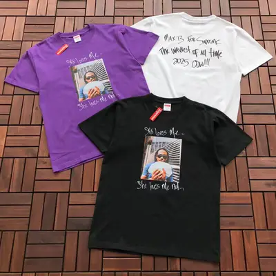 SUPREME T-Shirt