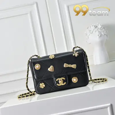 CHANEL | Item ID: 02084