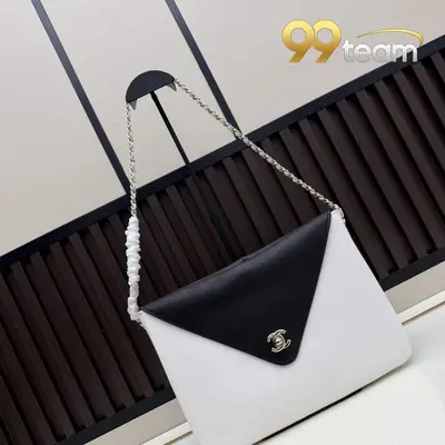 CHANEL | Item ID: 02015