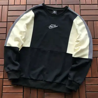 NIKE Sweater