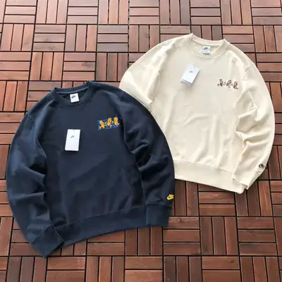 NIKE Sweater