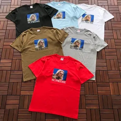 SUPREME T-Shirt