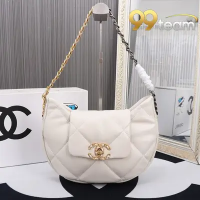 CHANEL | Item ID: 00664