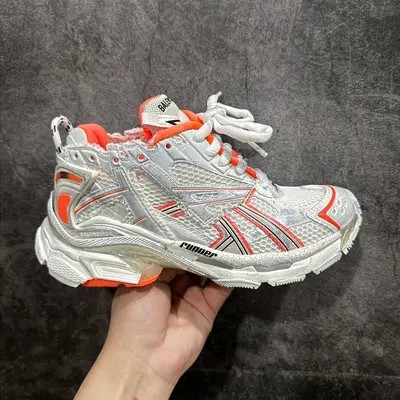 BALENCIAGA