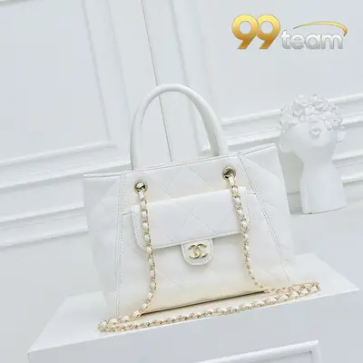 CHANEL | Item ID: 01661