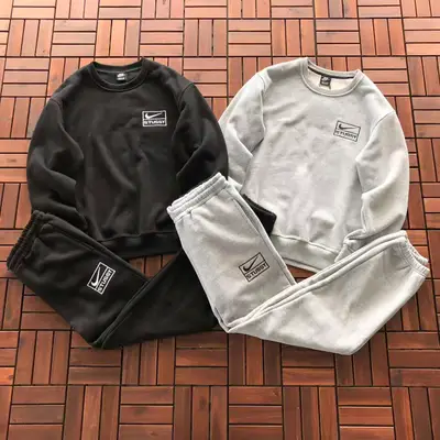 NIKE Sweater