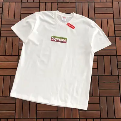 SUPREME T-Shirt
