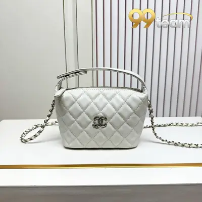 CHANEL | Item ID: 02147