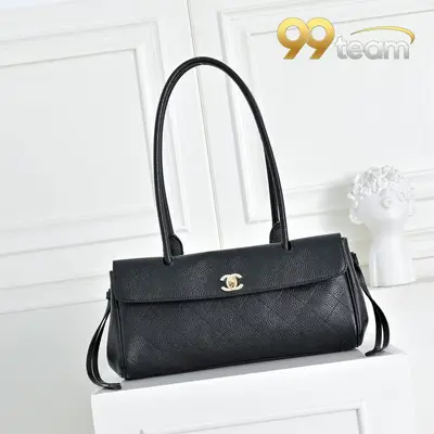 CHANEL | Item ID: 01674