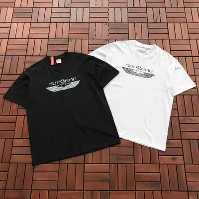 SUPREME T-Shirt